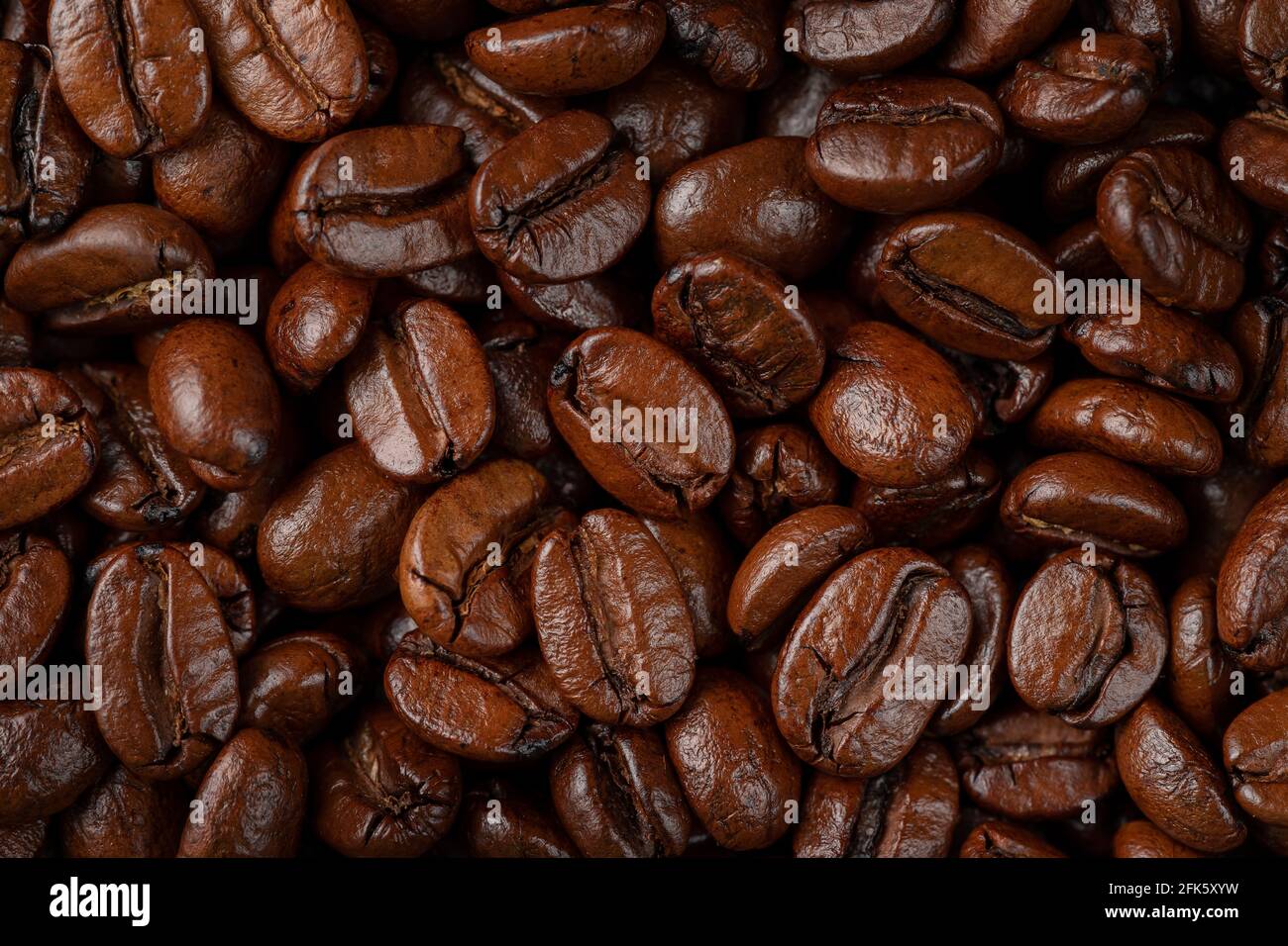 Macro shot of roasted coffee beans texture. Top view Stock Photo - Alamy