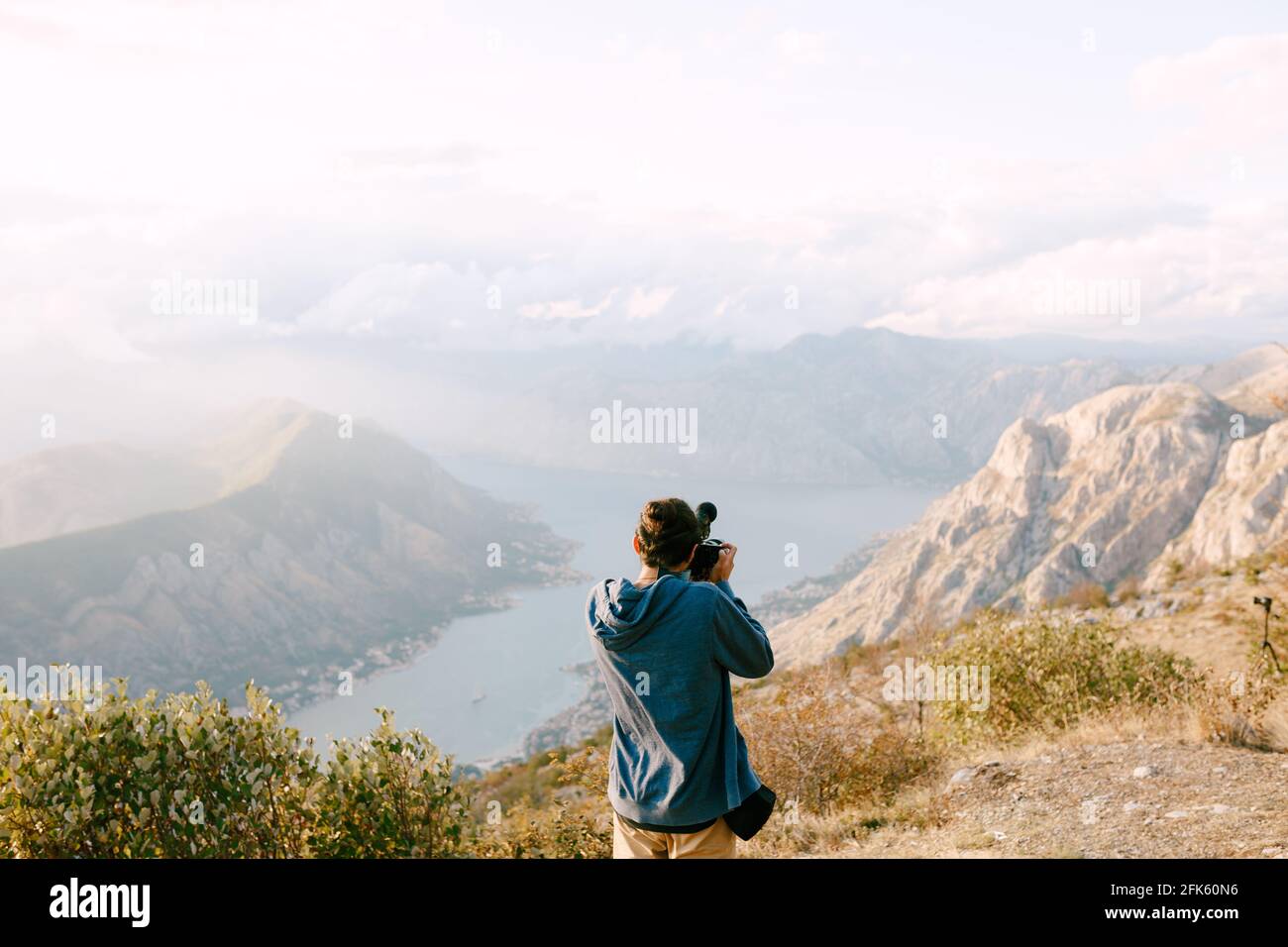 Man shoots landscapes hi-res stock photography and images - Alamy
