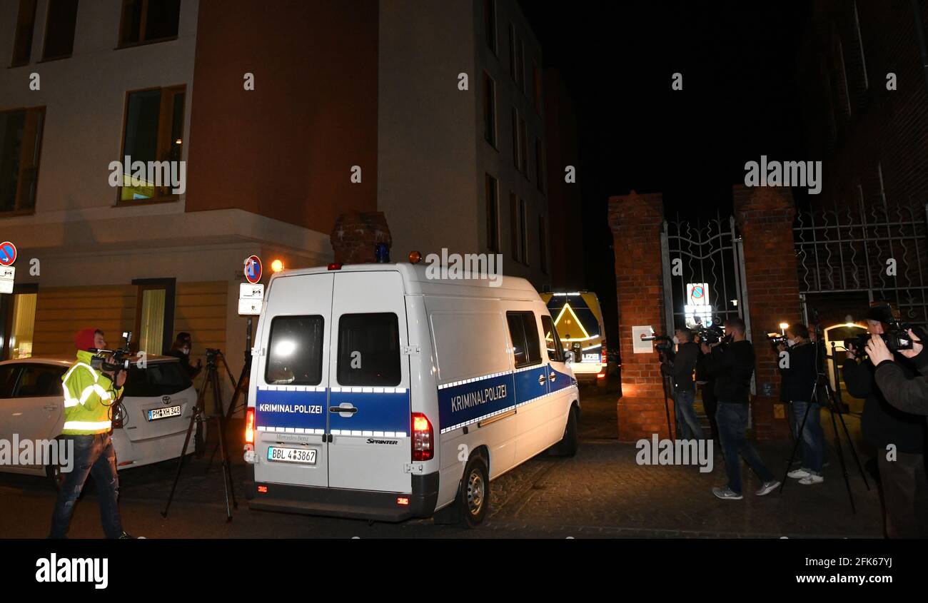 Potsdam, Germany. 29th Apr, 2021. The police forensics vehicle drives past journalists onto a hospital property in Potsdam. Four people have been killed in a Potsdam hospital. An urgently suspected 51-year-old employee has been arrested, police announced early Thursday morning (April 29). Four people with fatal injuries and another seriously injured person had been found in various hospital rooms of a ward. There was no information on whether they were patients. Credit: Paul Zinken/dpa-Zentralbild/dpa/Alamy Live News Stock Photo