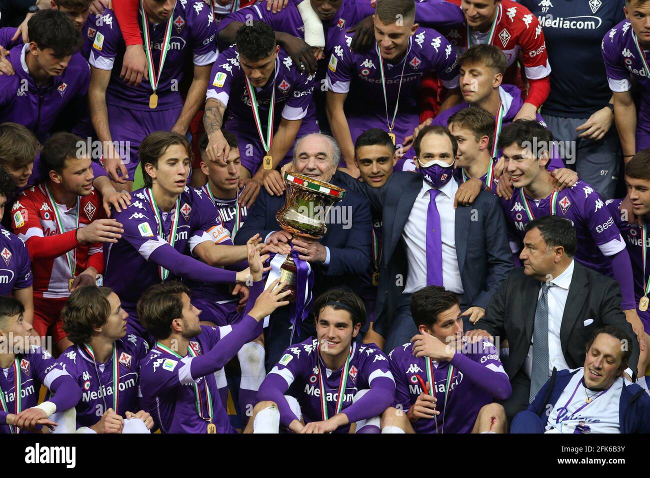 the players of Fiorentina Primavera celebrate victory of trophy News  Photo - Getty Images