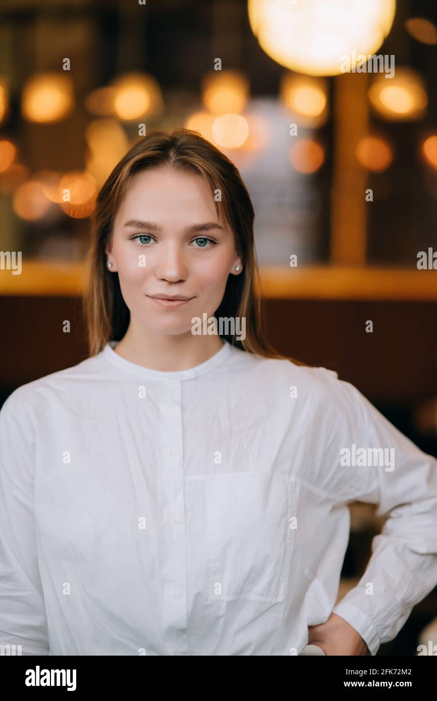 Headshot portrait of smiling young woman. Close up Stock Photo - Alamy