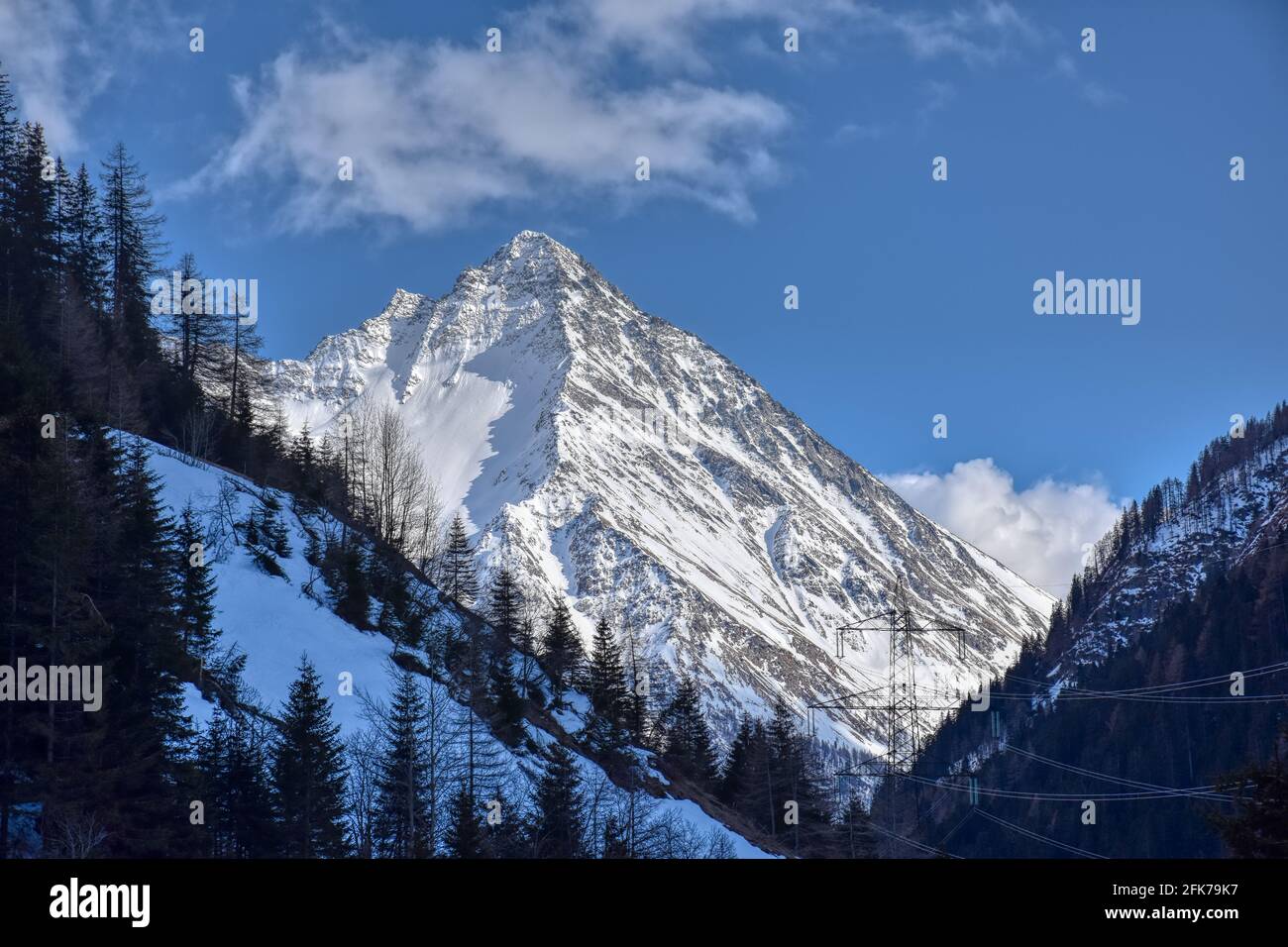 Winter, Frühling, Schnee, Tiefschnee, verschneit, zugeschneit, Schneehöhe, Felbertauern, Nationalpark, Hohe Tauern, Matreier Tauernhaus, Zaun, Holzzau Stock Photo