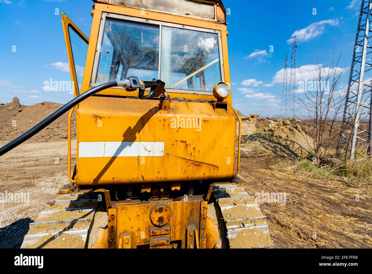 Fuel pump gun inserted in the reservoir of construction machine, pour