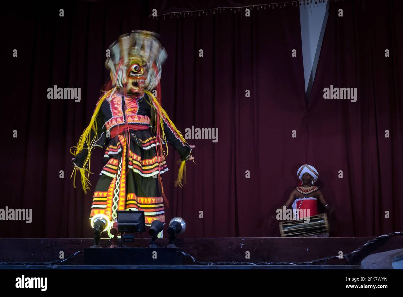 Kandy, Sri Lanka: an actor from the Kandyan Arts Association with a traditional Sri Lankan mask performs on the stage of the Kandyan cultu Stock Photo