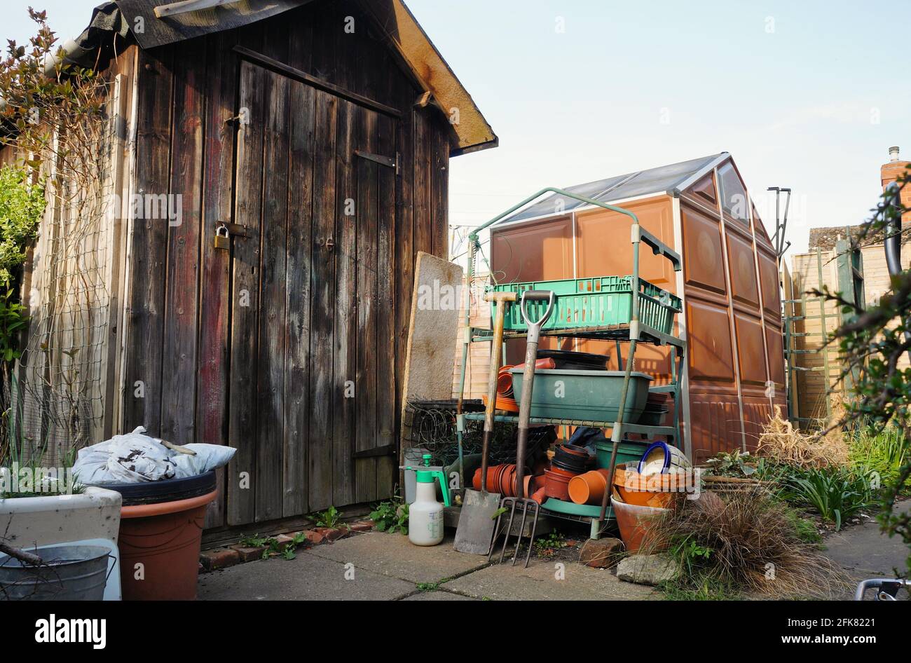Traditional wooden shed hi-res stock photography and images - Alamy