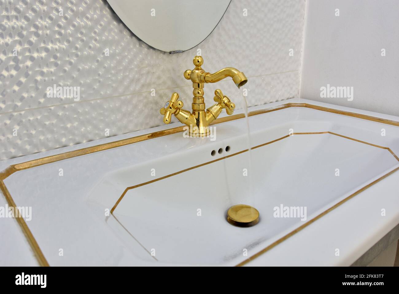 Gold bathroom fittings hires stock photography and images Alamy