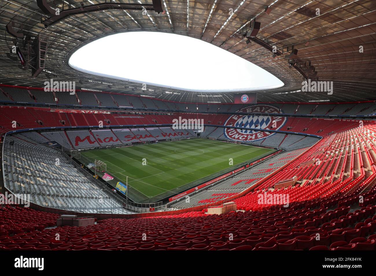 Stadion Allianz Arena in Muenchen Froettmaning for the UEFA Euro 2020 / 2021 football European Championship Football Stadium from FC Bayern Munich © diebilderwelt / Alamy Stock Stock Photo