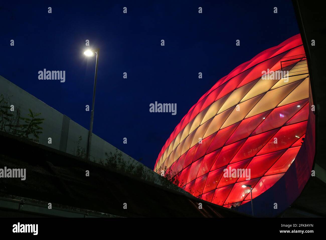 Stadion Allianz Arena in Muenchen Froettmaning for the UEFA Euro 2020 / 2021 football European Championship Football Stadium from FC Bayern Munich © diebilderwelt / Alamy Stock Stock Photo