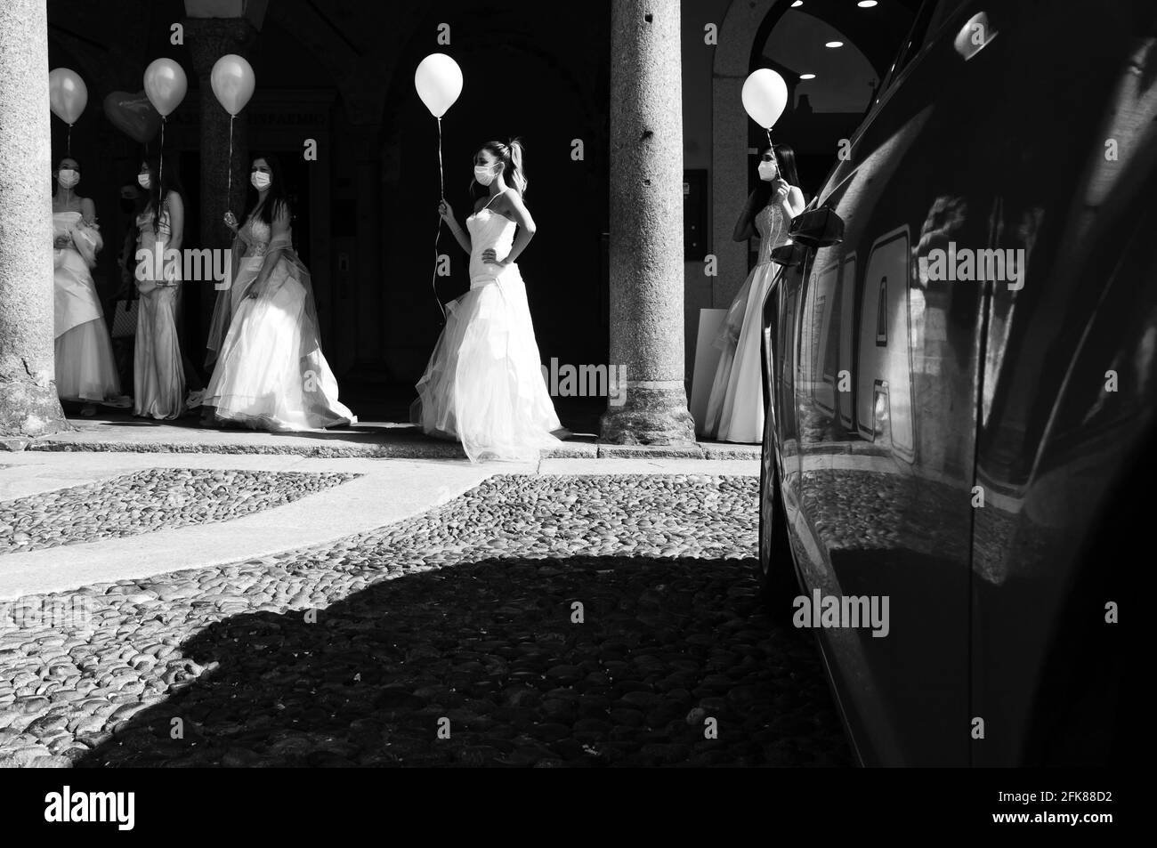 Foto scattate in piazza ducale a Vigevano manifestazione contro la chiusura dell wedding Stock Photo