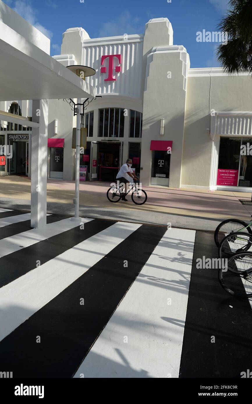 Lincoln Road - Apple Store - Apple