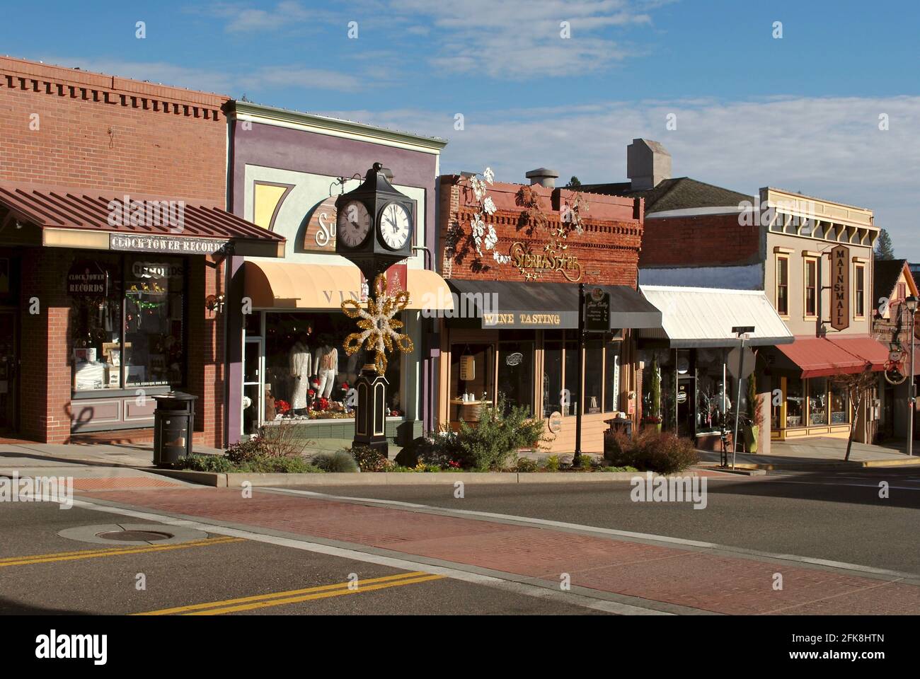 Grass Valley, California, USA: Main Street with a clock tower, Clock Tower Records, Sierra Star Winery, and Pete's Pizza. Gold Rush town. Stock Photo