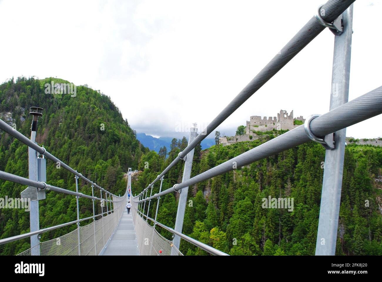 Highline179 (Hängebrücke Ehrenberg), pedestrian suspension bridge near Bavarian-Austrian Border, connects Ehrenburg castle ruins and Fort Claudia. Stock Photo