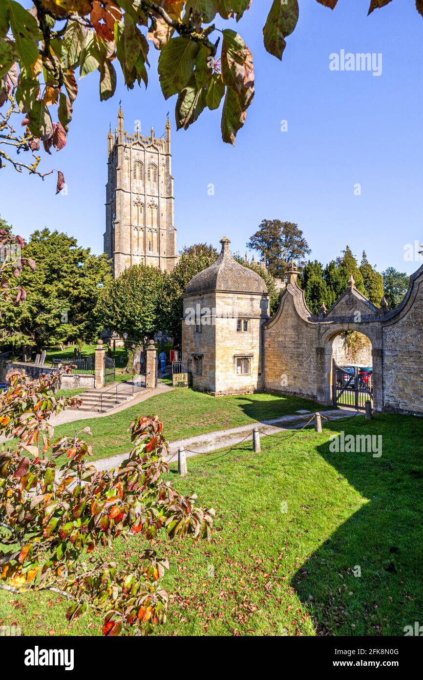 St James church and the Jacobean lodges to Campden House in the Cotswold town of Chipping Campden, Gloucestershire UK Stock Photo