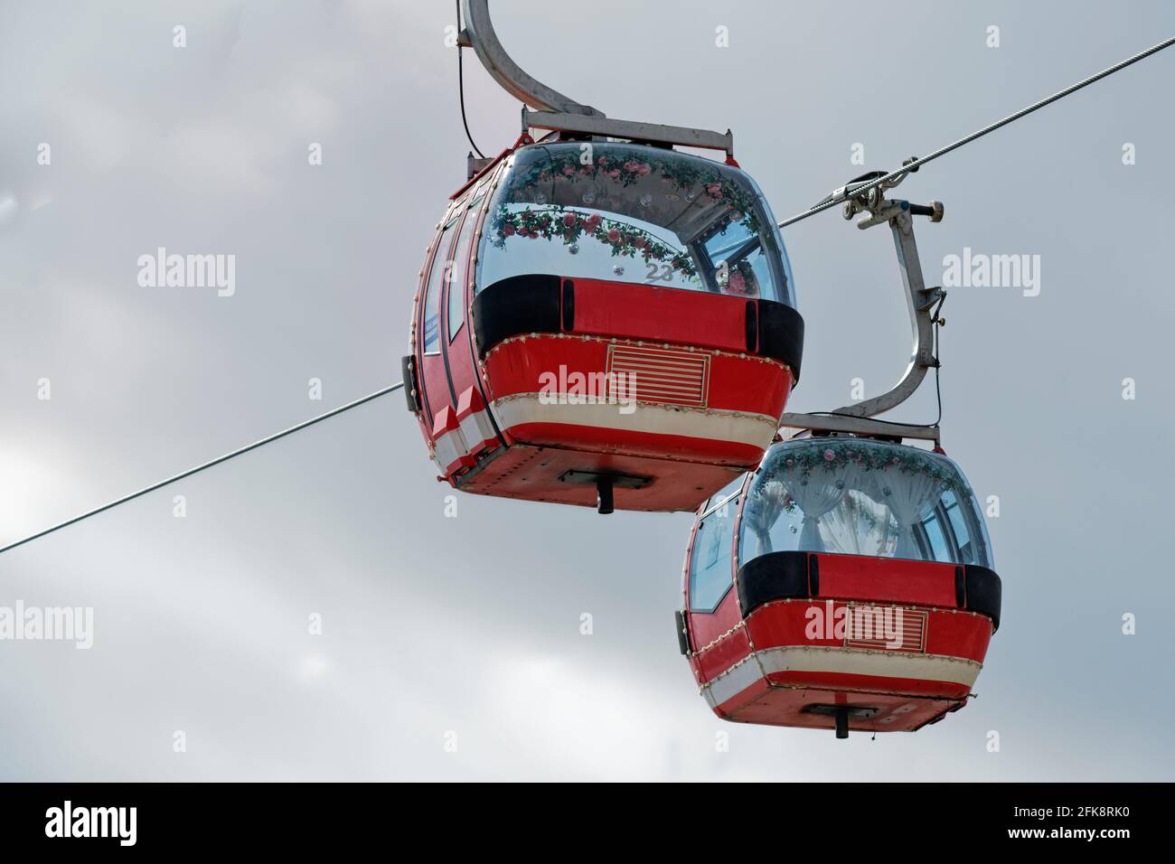 Enclosed cable car hi-res stock photography and images - Alamy