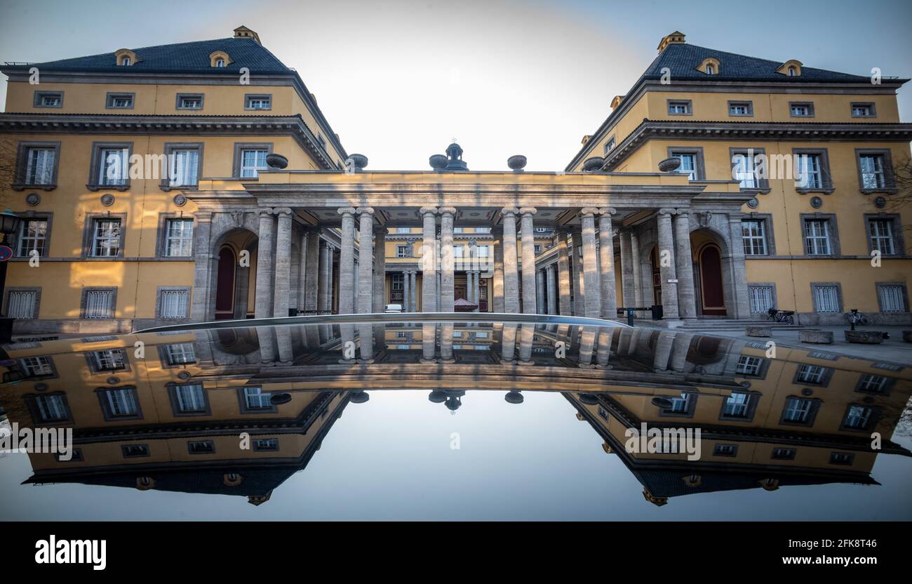 Munich Re Munich Reinsurance Company Hi res Stock Photography And munich-re-group-headquarters-munich-bavaria-germany-stock-photo-alamy