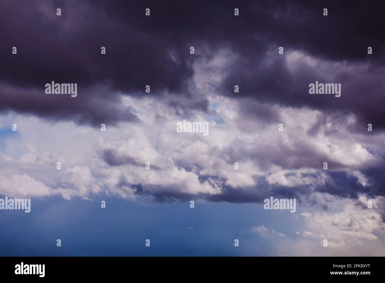 Dark clouds before a thunder-storm. Sky before the rain Stock Photo - Alamy