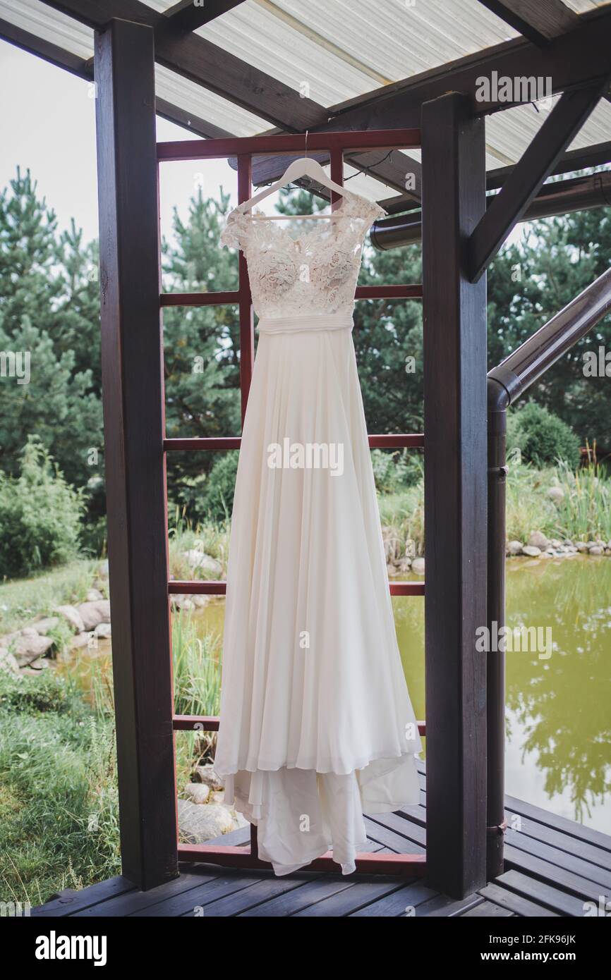 Hanging lace top for dress