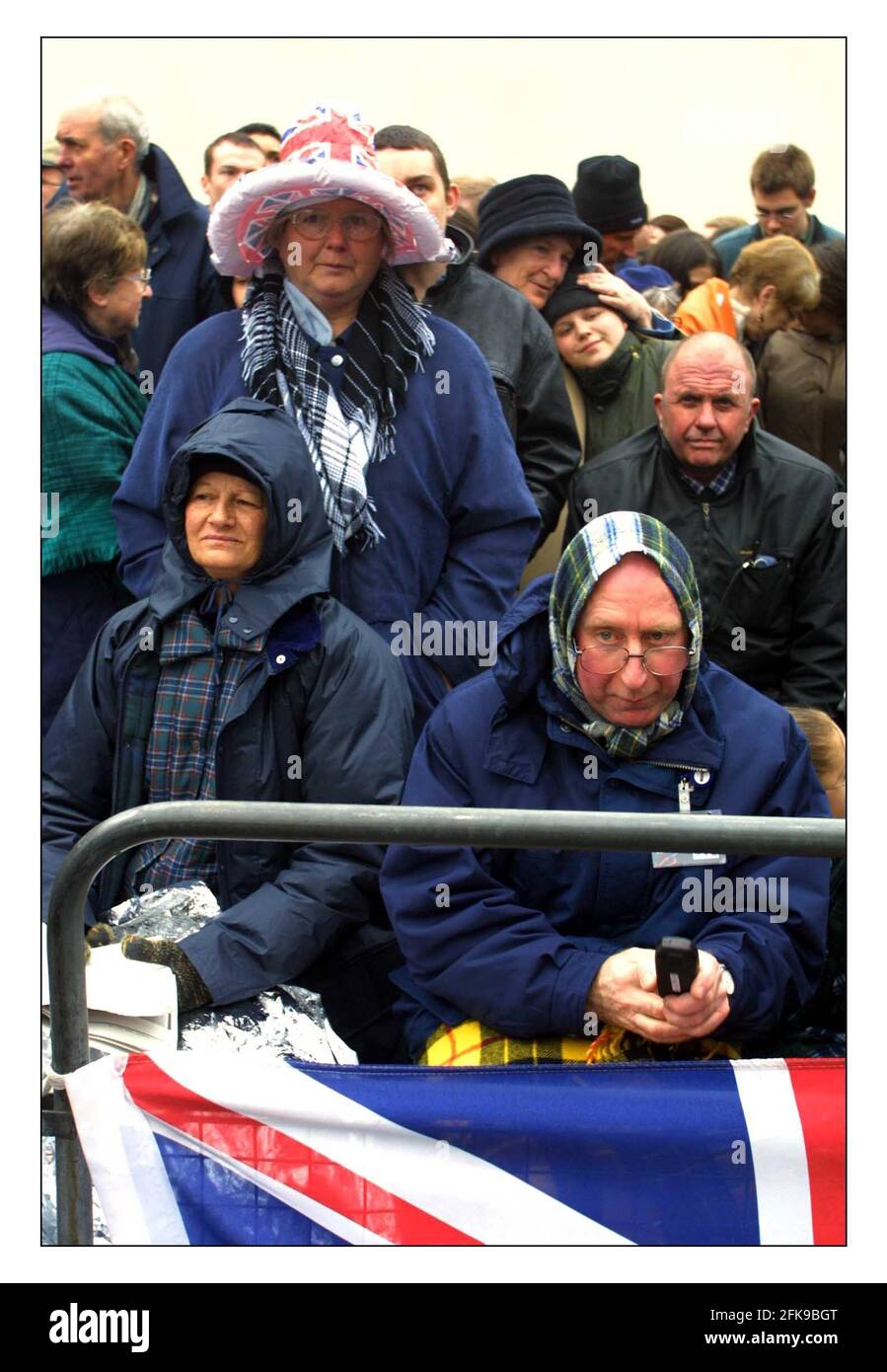Morning of the Funeral of the Queen Mother ...crowds await the procession.pic David Sandison 9/4/2002 Stock Photo