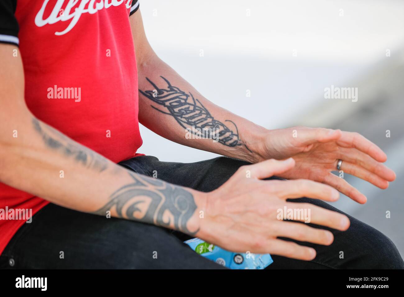 Tatouage Amel Bent Jusqu à La Fin Tatouages hi-res stock photography and images - Alamy