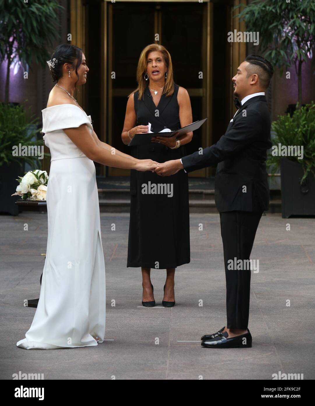 New York NY 06/25/2020 Hoda Kotb officiates the wedding of New