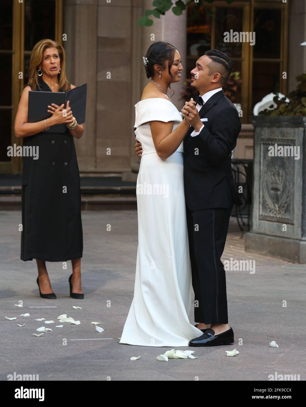 New York NY 06/25/2020 Hoda Kotb officiates the wedding of New