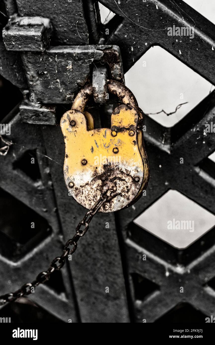 Gate opening mechanism hires stock photography and images Alamy