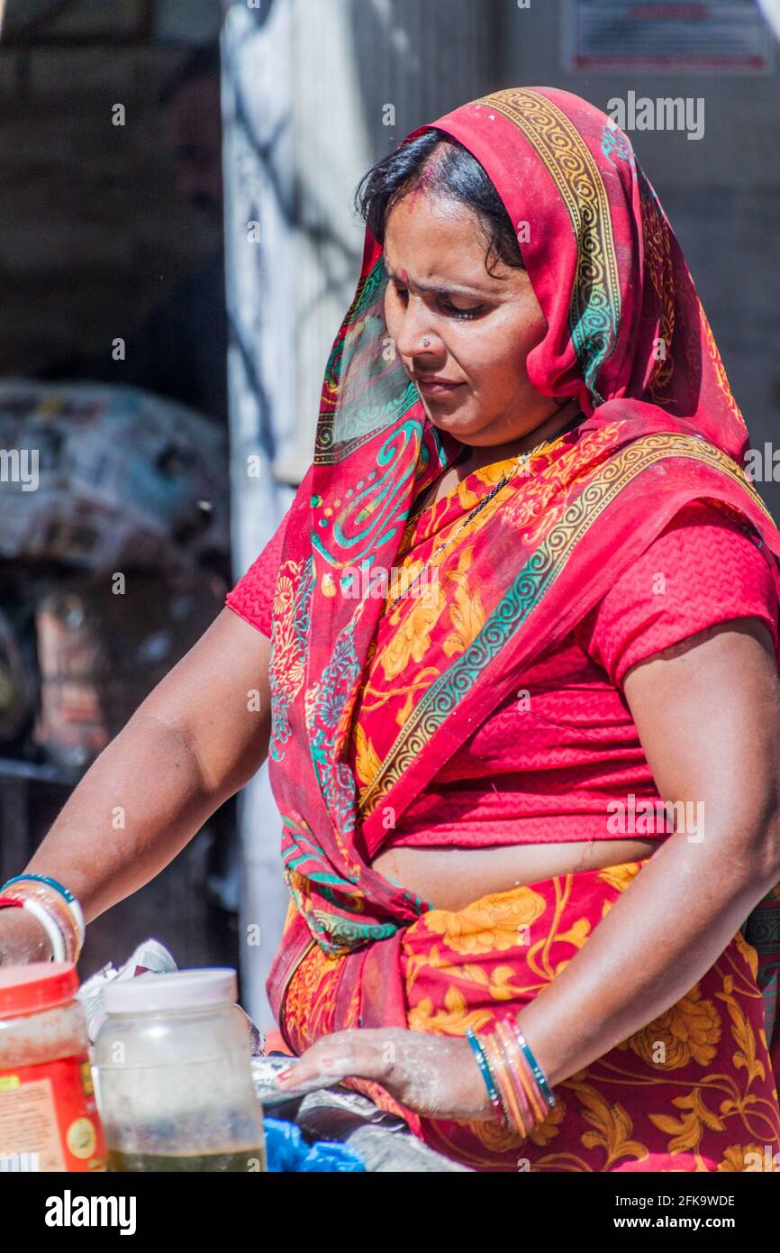 Indian woman in street delhi hi-res stock photography and images - Alamy