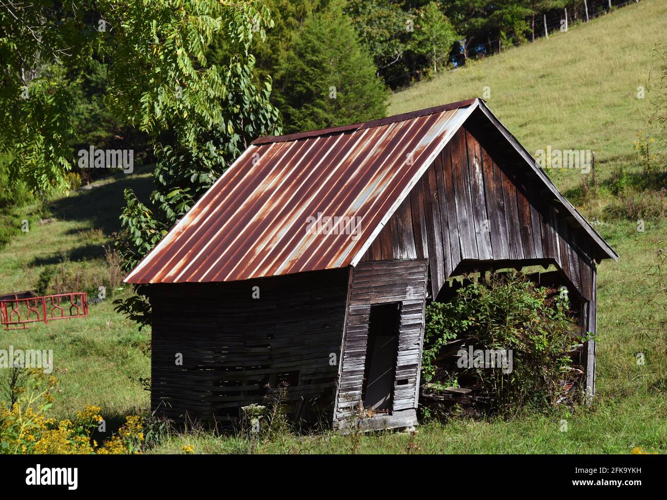 Small wooden barn hi-res stock photography and images - Alamy