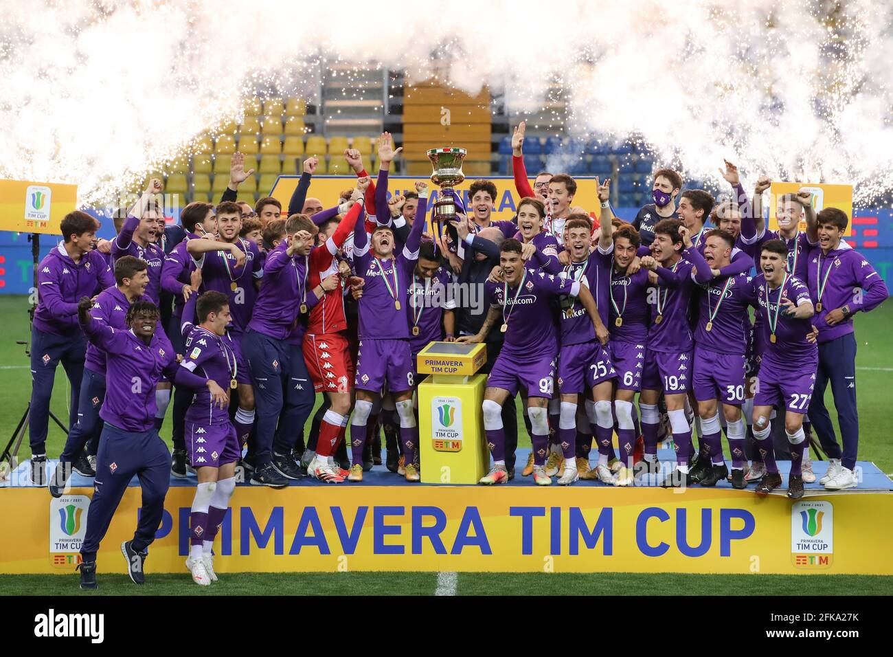 Players of ACF Fiorentina U19 pose with the italian cup trophy during the  Serie A match between ACF Fiorentina and AS Roma on May 9, 2022 in  Florence, Italy. (Photo by Giuseppe