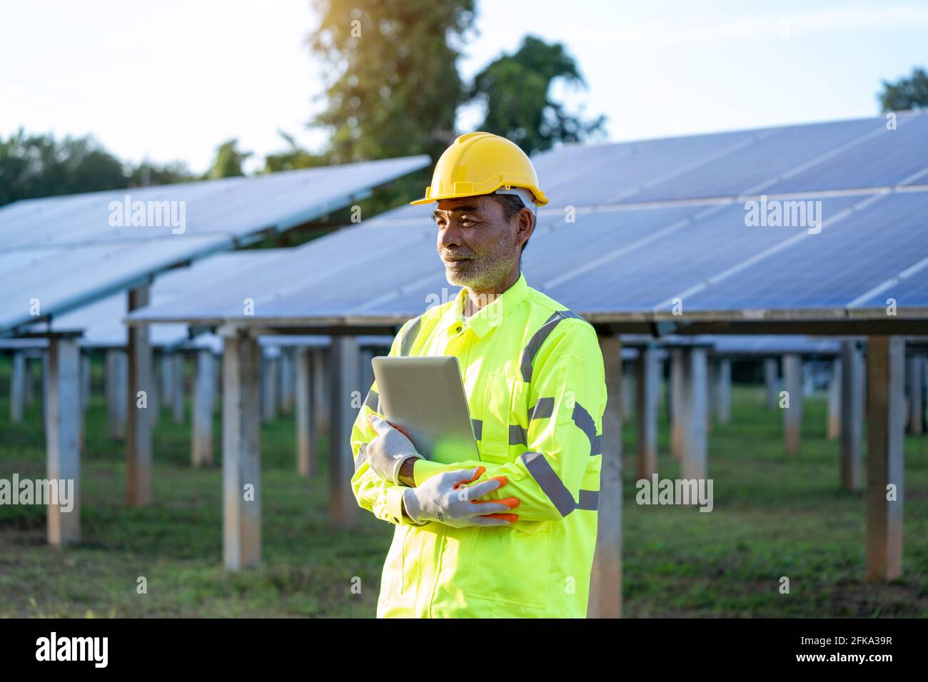 Supervisor Engineers men wearing safety vest and safety helmet Stock Photo Alamy
