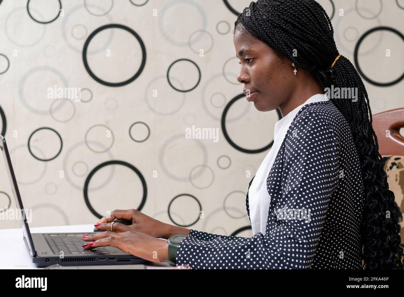 African businesswoman working in the office Stock Photo - Alamy