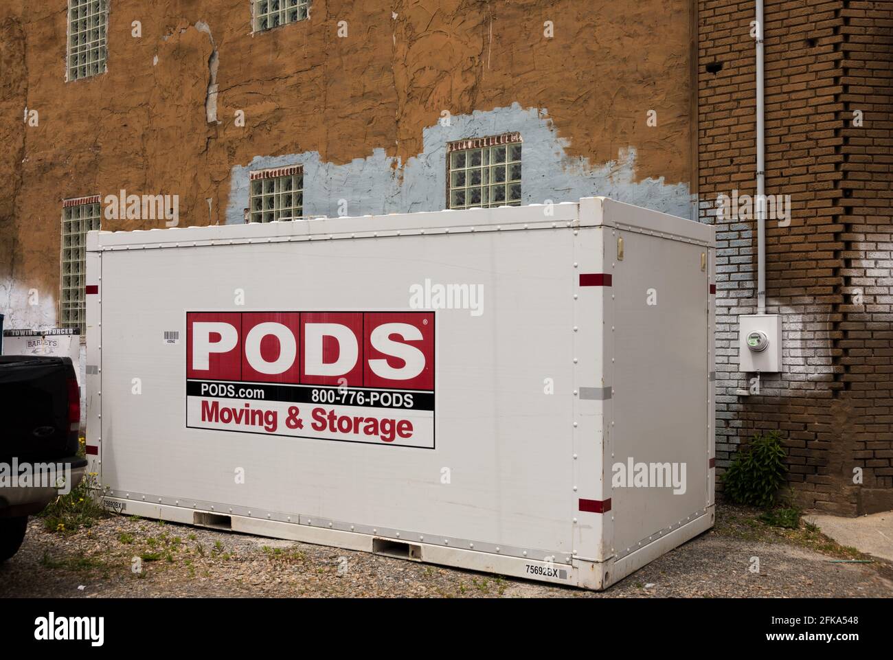 Pods moving storage container hi-res stock photography and images - Alamy