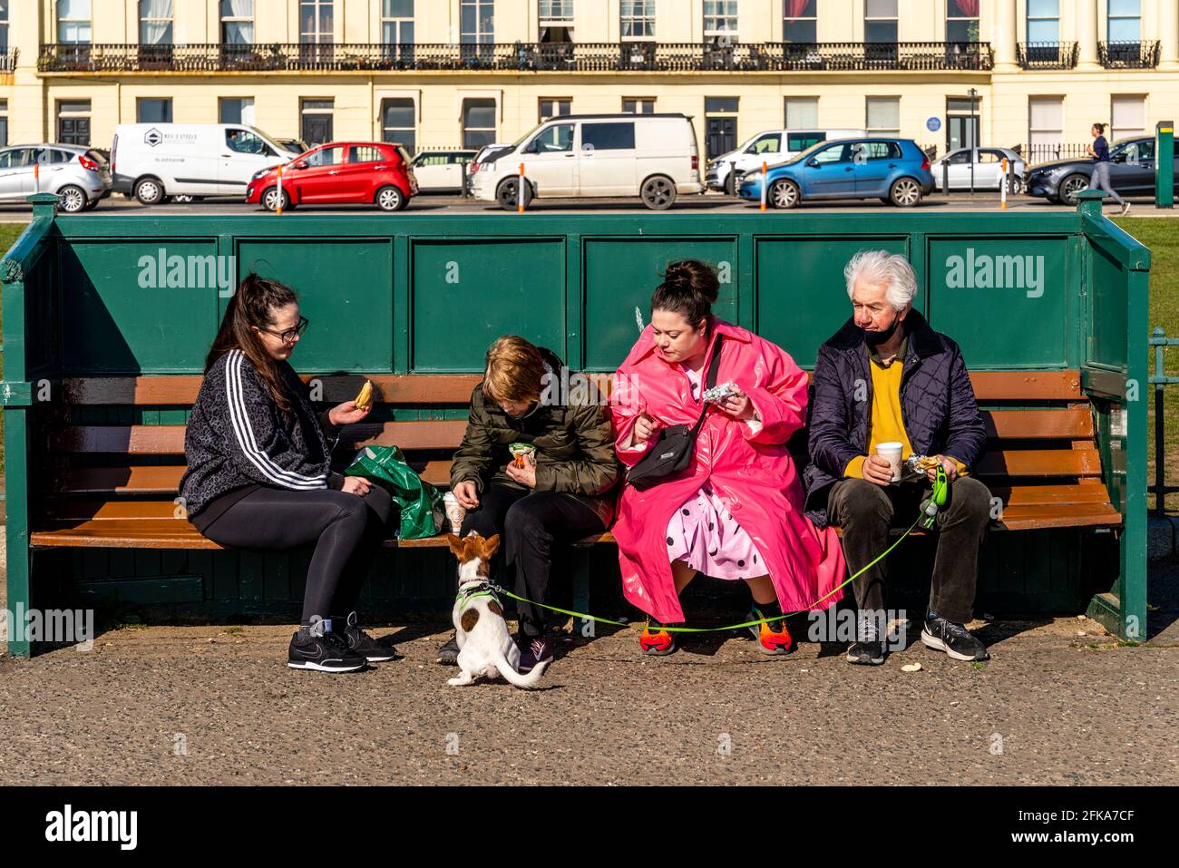 A Group Of Local People Enjoying The Sunshine On Hove Seafront, Brighton, East Sussex, UK. Stock Photo