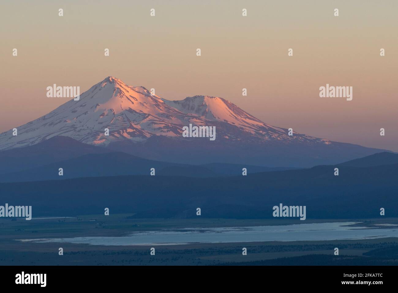 Mount Shasta at sunset as seen from Hamaker Mountain in Klamath County, Oregon. Stock Photo