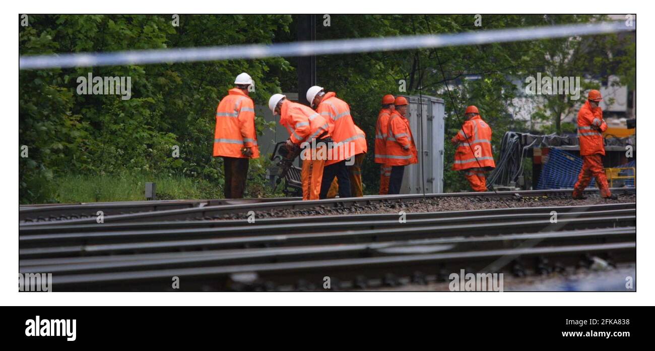 Potters Bar rail crash....day 4pic David Sandison 13/5/2002 Stock Photo
