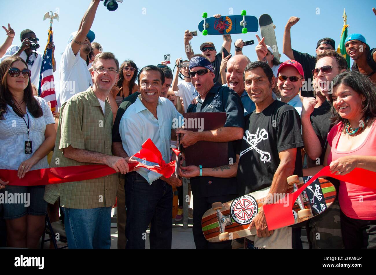 Mayor of Los Angeles Antonio Villaraigosa cuts the ribbon to officially open the Venice Beach Skate park in Los Angeles, CA, USA. Stock Photo