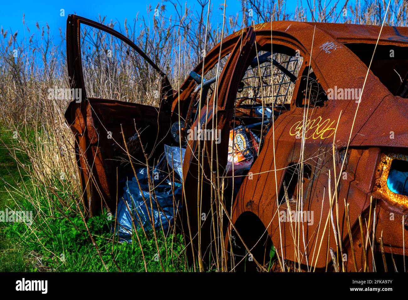 Abandoned rusty car on the beach in Gerritsen Beach, Brooklyn, NY, USA  Stock Photo - Alamy