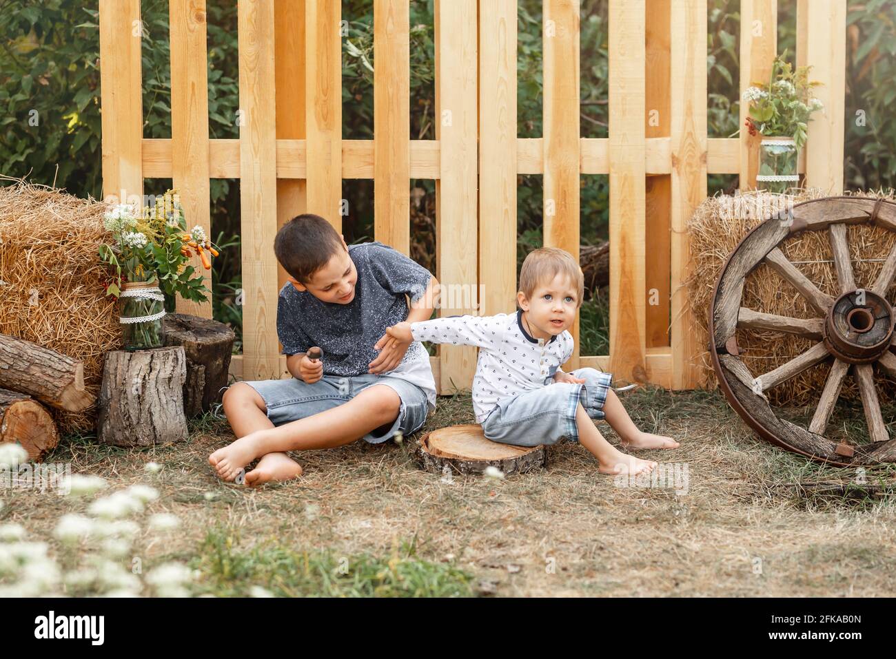 Two little preschool children hitting each other. Boys fighting Stock Photo Alamy