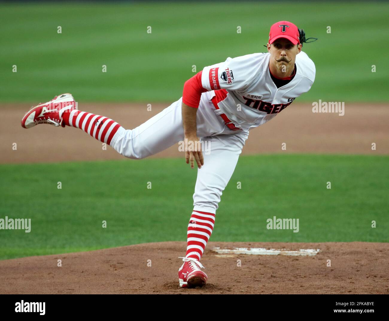 21st June, 2021. Hanwha Eagles' Ryan Carpenter Ryan Carpenter of the Hanwha  Eagles throws a pitch against the SSG Landers during a Korea Baseball  Organization match held at Eagles Park in Daejeon