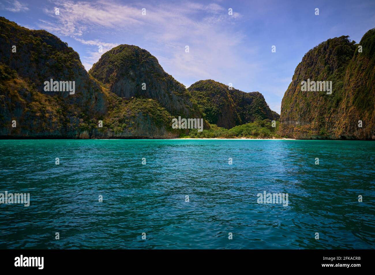 A view of the famous beach Maya Bay on Ko Phi Phi Le Stock Photo Alamy