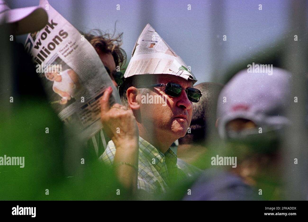WIMBLEDON TENNIS CHAMPIONSHIPS JULY 2001high temperatures at the second day of wimbledon Stock Photo