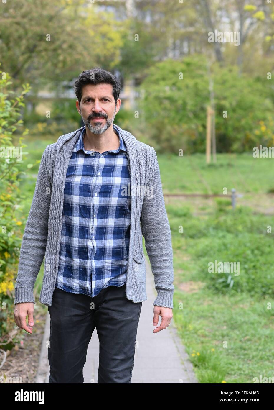 Berlin, Germany. 26th Apr, 2021. The Swiss film actor and musician Pasquale Aleardi on a walk in his neighborhood in Mitte around the Weinbergspark. He is best known as Inspector Dupin in the ARD crime series of the same name, which is set in Brittany. The next case 'Kommissar Dupin - Bretonische Spezialitäten' can be seen on May 6 at 8.15 p.m. on the German TV channel Ersten. Credit: Jens Kalaene/dpa-Zentralbild/ZB/dpa/Alamy Live News Stock Photo