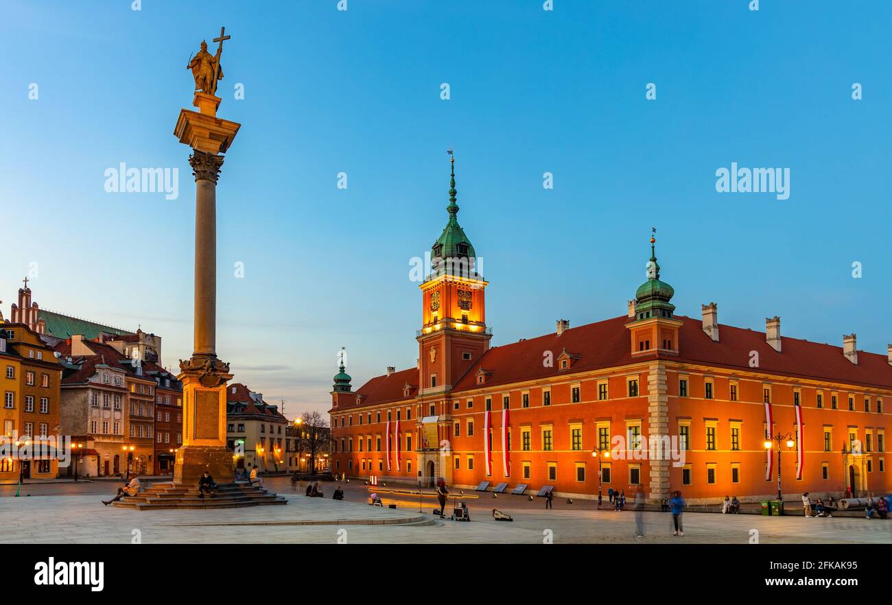 Warsaw, Poland - April 28, 2021: Evening panorama of Castle Square with Royal Castle and Sigismund III Waza column in Starowka Old Town Stock Photo