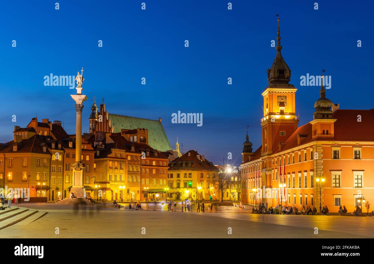 Warsaw, Poland - April 28, 2021: Evening panorama of Castle Square with Royal Castle and Sigismund III Waza column in Starowka Old Town Stock Photo