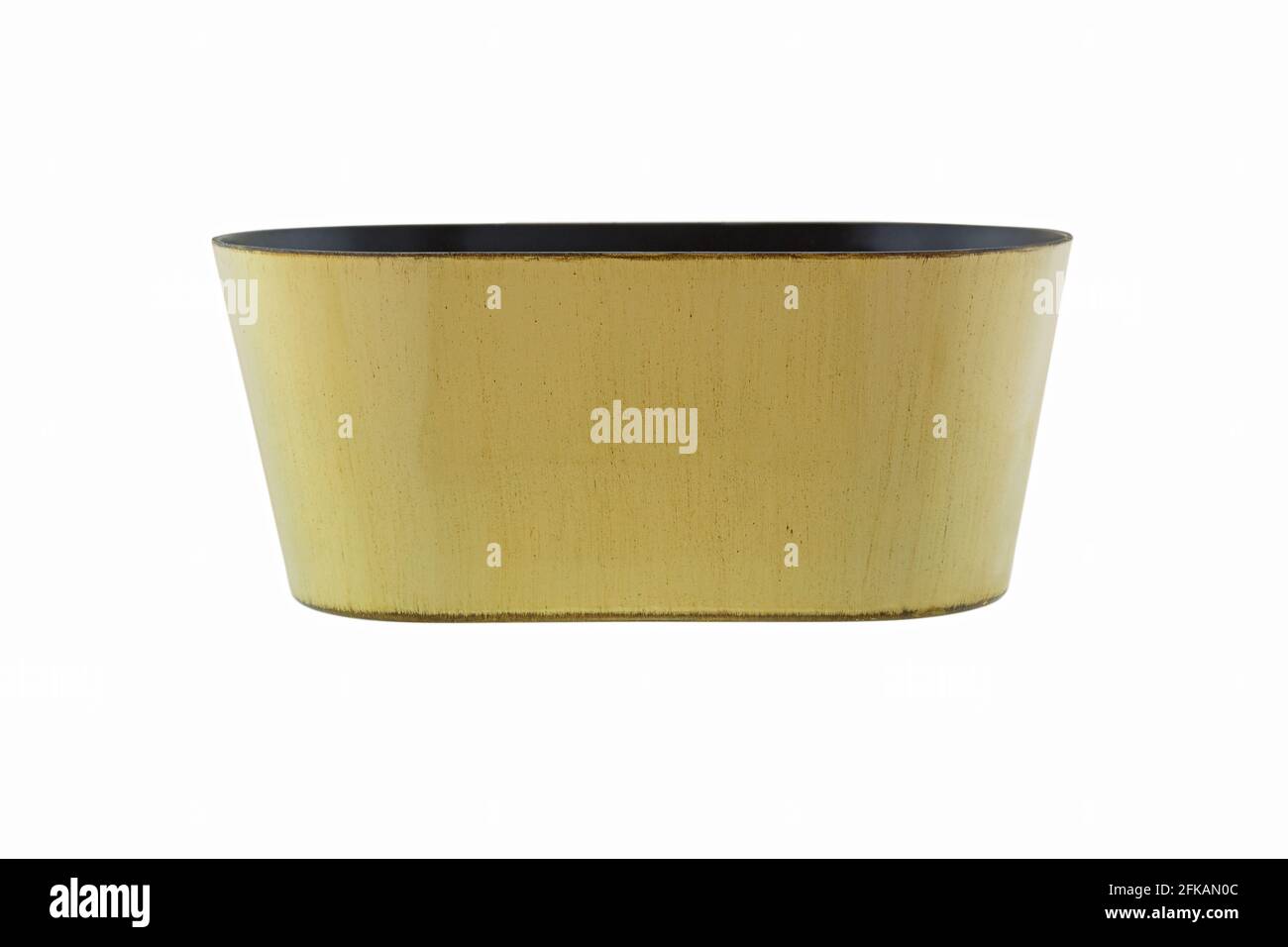 Black plastic garden pots hi-res stock photography and images - Alamy