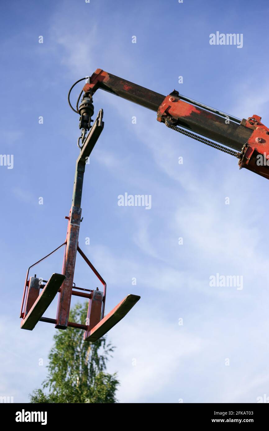 Unloading construction materials hi-res stock photography and images ...
