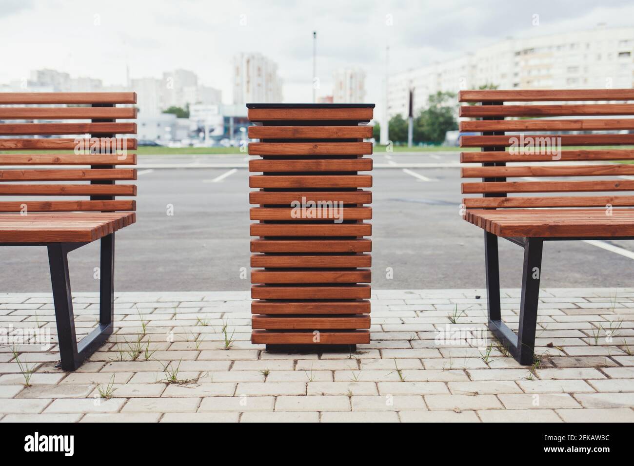 wooden bench in the city park Stock Photo - Alamy