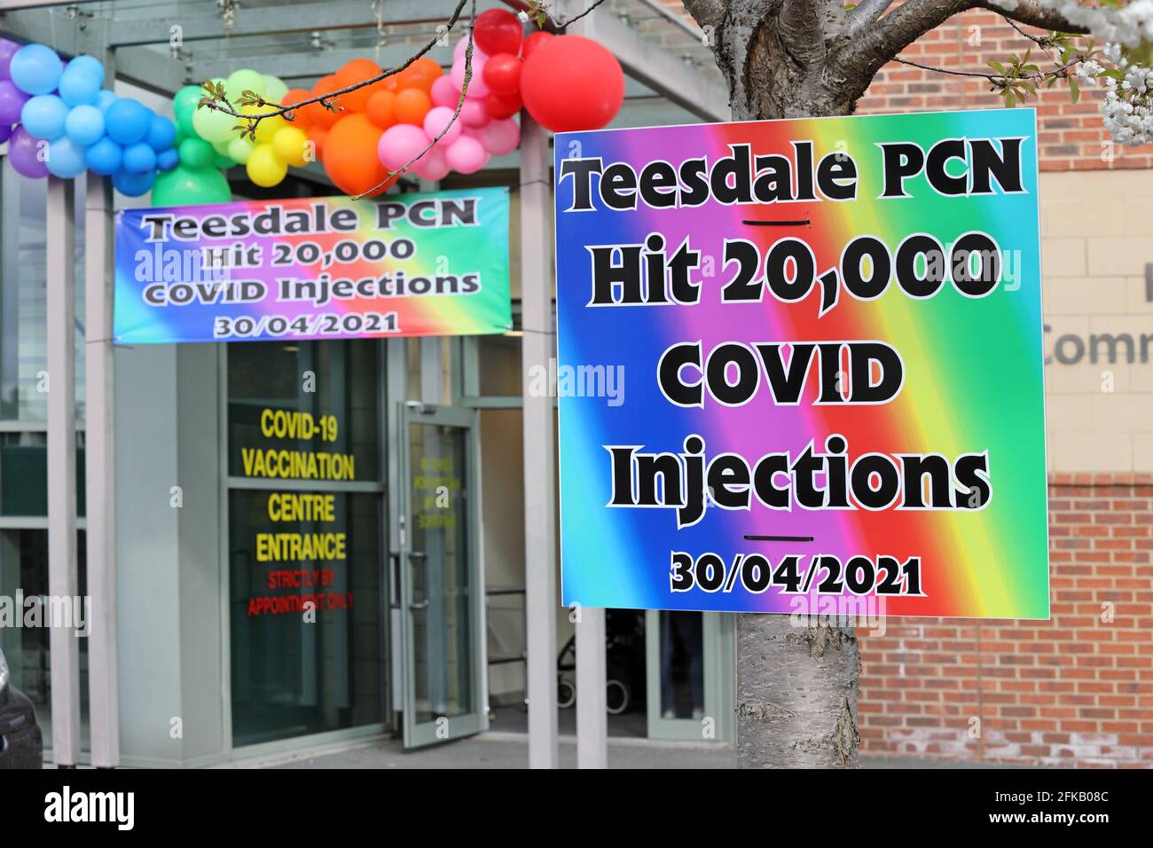 Barnard Castle, Teesdale, County Durham, UK. 30th Apr, 2021. Celebrations at Richardson's hospital vaccination centre in Barnard Castle as the milestone of 20,000 people having received their Coivid-19 jabs is reached. Credit: David Forster/Alamy Live News Stock Photo