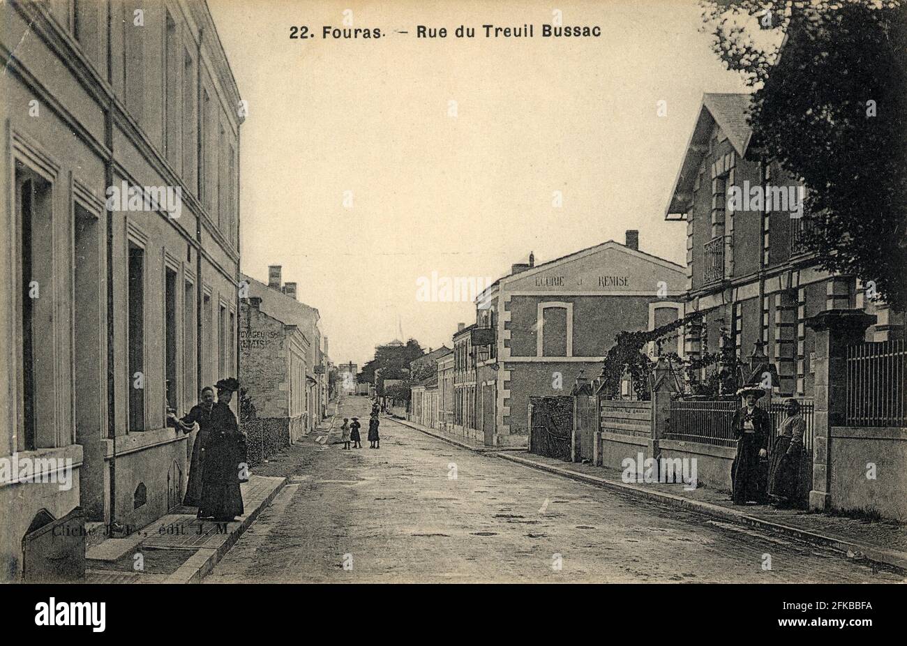 FOURAS. French department: 17 - Charente-Maritime. Region:  Nouvelle-Aquitaine (formerly Poitou-Charentes). Postcard End of 19th century  - beginning of 20th century Stock Photo - Alamy