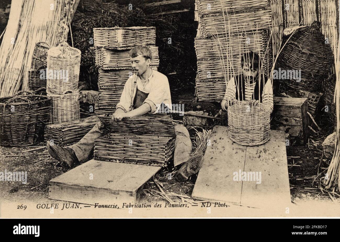 Basketry Making baskets Old occupations and trades Golfe Juan Alpes Maritimes 1895 - 1915 Stock Photo